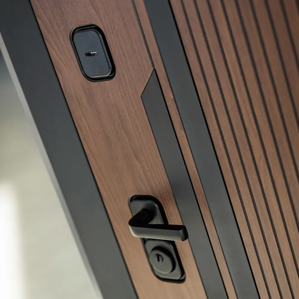 Фото 3 Дверь входная Лабиринт Кармина правый 205x96см цвет орех американский с патиной/бетон светлый с панелью П24