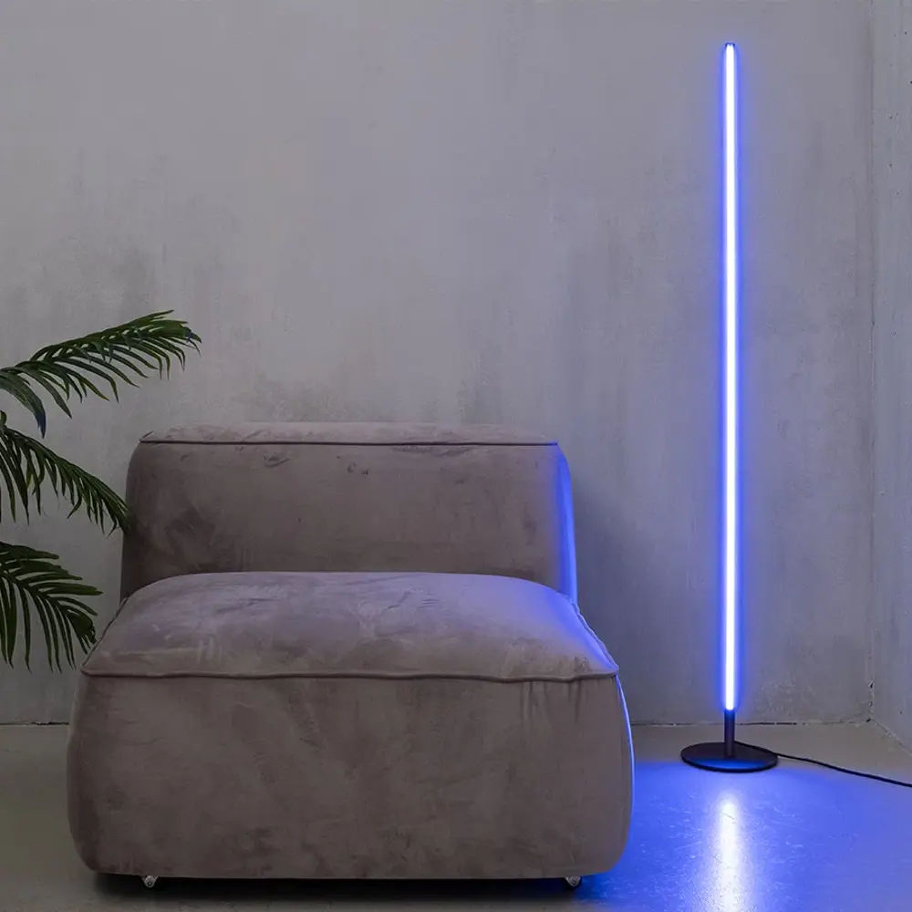 Фото 4 Торшер светодиодный Newlamp Attrarre изменение цвета света RGB цвет черный и пультом Фото 4 Торшер светодиодный Newlamp Attrarre изменение цвета света RGB цвет черный и пультом