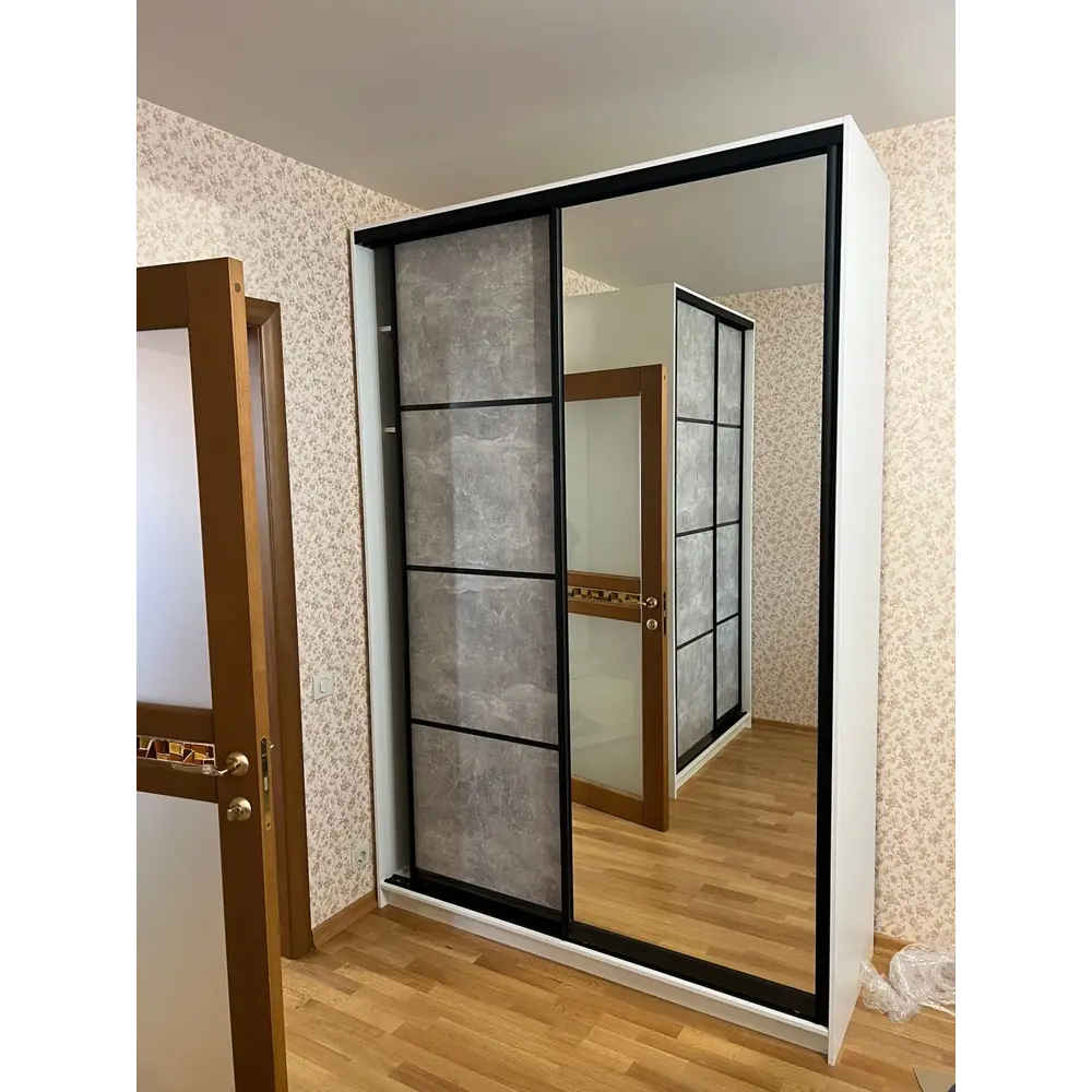 Фото 8 Шкаф-купе Клевер Атина с зеркалом 240x120х50 см 6 полок ЛДСП цвет белый/бетон серый Фото 8 Шкаф-купе Клевер Атина с зеркалом 240x120х50 см 6 полок ЛДСП цвет белый/бетон серый