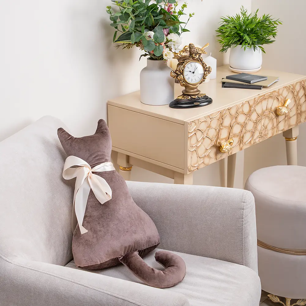 Фото Декоративная подушка Кот 74325_коричневый Bogacho 31 см цвет коричневый