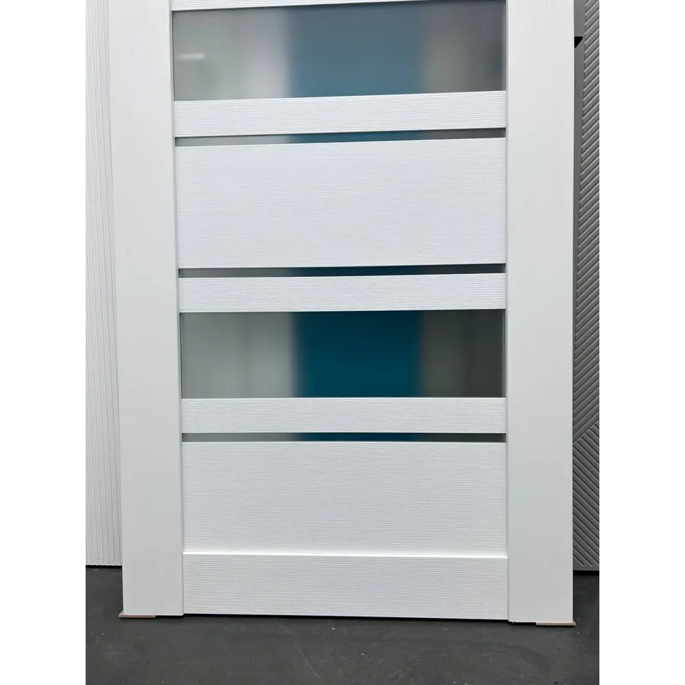 Фото 7 Комплект межкомнатной двери Wanmark D29 остеклённая 200x90см ПВХ цвет белый бланко с коробом и наличниками Фото 7 Комплект межкомнатной двери Wanmark D29 остеклённая 200x90см ПВХ цвет белый бланко с коробом и наличниками