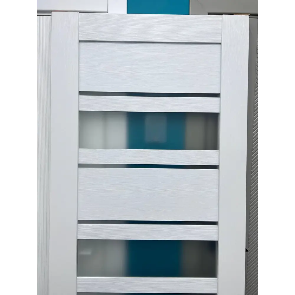 Фото 9 Комплект межкомнатной двери Wanmark D29 остеклённая 200x90см ПВХ цвет белый бланко с коробом и наличниками Фото 9 Комплект межкомнатной двери Wanmark D29 остеклённая 200x90см ПВХ цвет белый бланко с коробом и наличниками