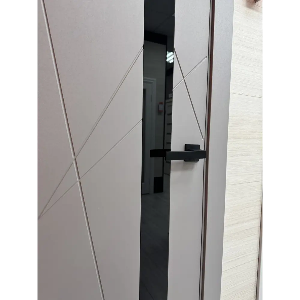 Фото 8 Комплект межкомнатной двери Uberture Tamburat 4304 остеклённая 200x70см полипропилен цвет лофт светлый с коробом и наличниками Фото 8 Комплект межкомнатной двери Uberture Tamburat 4304 остеклённая 200x70см полипропилен цвет лофт светлый с коробом и наличниками