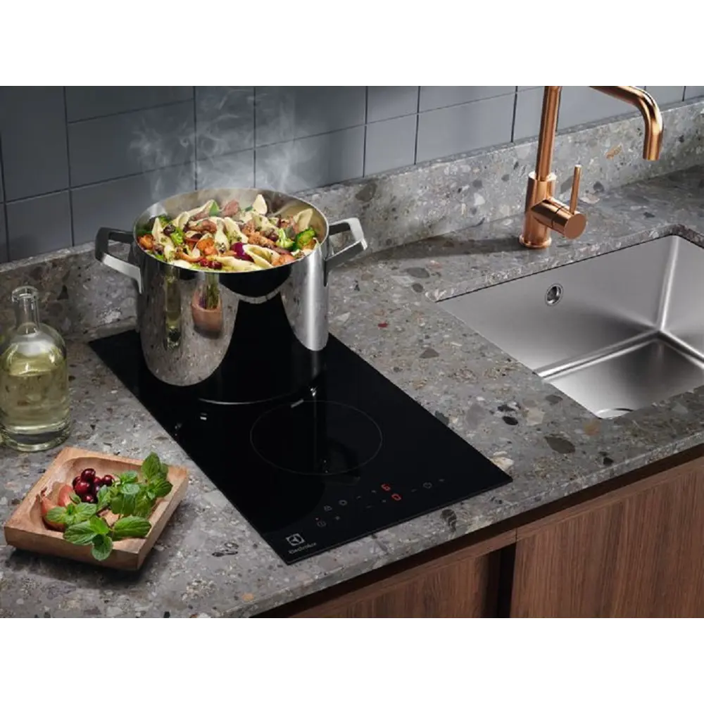 Фото 4 Электрическая варочная панель Electrolux LHR3233CK 38 см 2 конфорки цвет черный Фото 4 Электрическая варочная панель Electrolux LHR3233CK 38 см 2 конфорки цвет черный