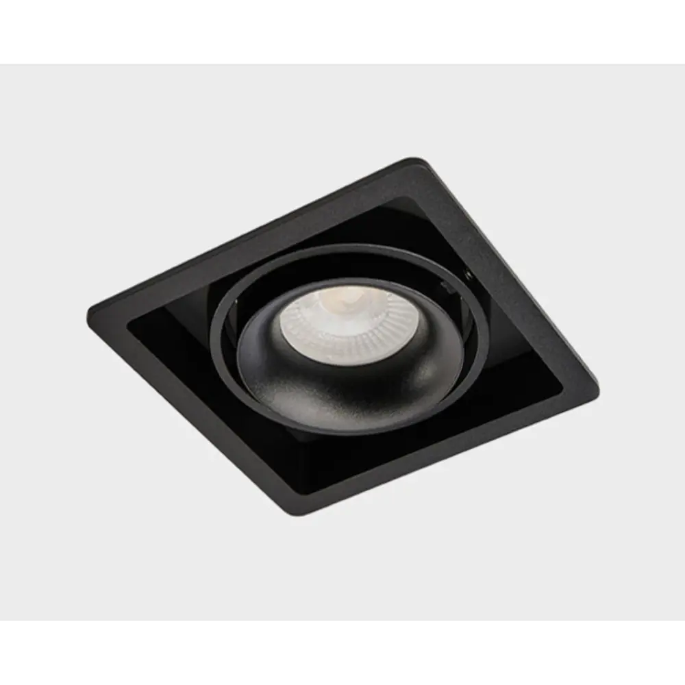 Фото Светильник точечный встраиваемый Italline DE-311 black 2 м² под отверстие 95 см цвет черный Фото Светильник точечный встраиваемый Italline DE-311 black 2 м² под отверстие 95 см цвет черный