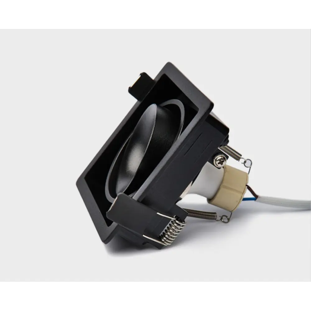 Фото 4 Светильник точечный встраиваемый Italline DE-311 black 2 м² под отверстие 95 см цвет черный Фото 4 Светильник точечный встраиваемый Italline DE-311 black 2 м² под отверстие 95 см цвет черный