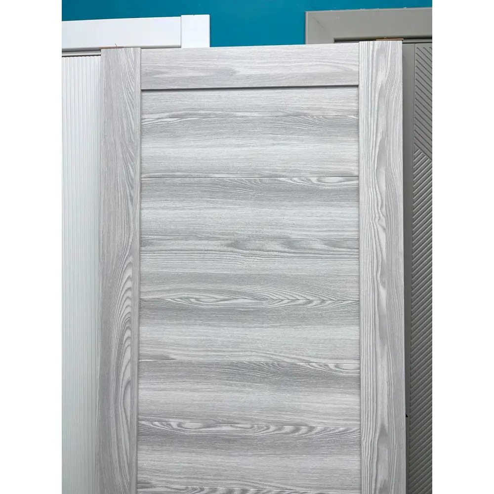 Фото 6 Комплект межкомнатной двери Wanmark D 1 глухая 190x60см ПВХ цвет ясень ривьера айс с коробом и наличниками Фото 6 Комплект межкомнатной двери Wanmark D 1 глухая 190x60см ПВХ цвет ясень ривьера айс с коробом и наличниками