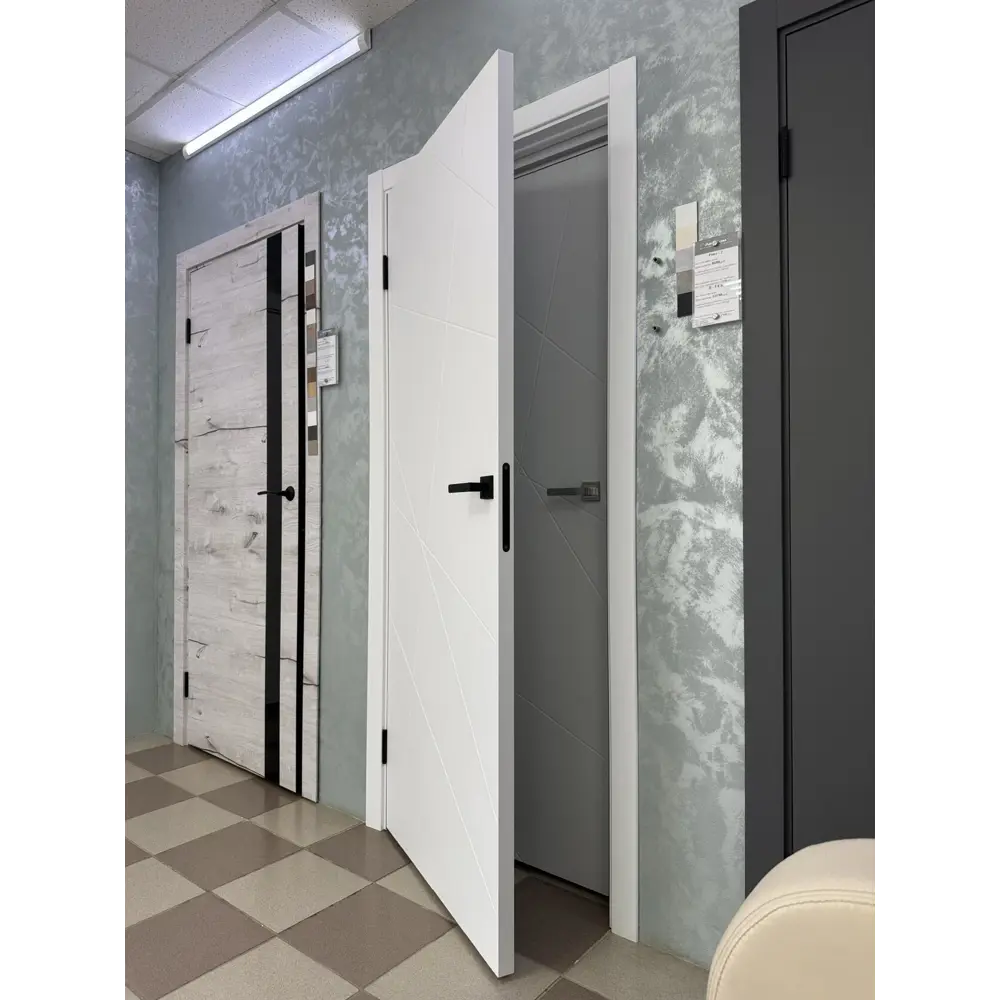 Фото 5 Комплект межкомнатной двери ЛесКом Тоскана 1 глухая 200x80см полипропилен цвет белый с коробом и наличниками Фото 5 Комплект межкомнатной двери ЛесКом Тоскана 1 глухая 200x80см полипропилен цвет белый с коробом и наличниками