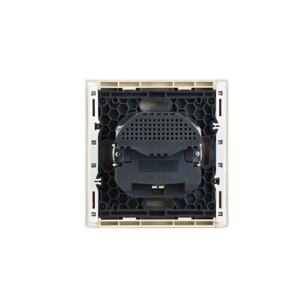 Фото 12 Розетка USB встраиваемая Iek Forte&Piano FP-R14-16-U22-018-K10 с заземлением шторками и USB цвет ваниль Фото 12 Розетка USB встраиваемая Iek Forte&Piano FP-R14-16-U22-018-K10 с заземлением шторками и USB цвет ваниль