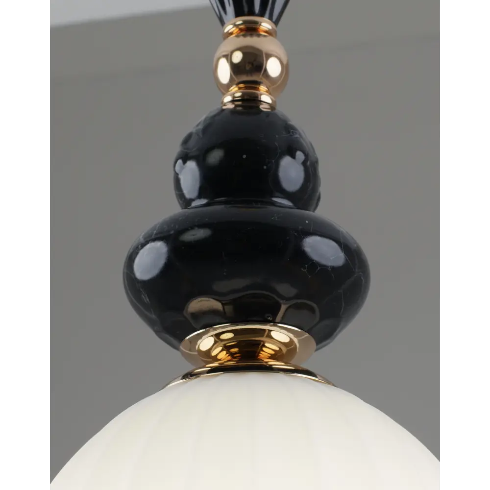 Фото 5 Светильник подвесной Moderli Charm V11178-1p 1 лампа 3 м² цвет белый, черный, золотой Фото 5 Светильник подвесной Moderli Charm V11178-1p 1 лампа 3 м² цвет белый, черный, золотой