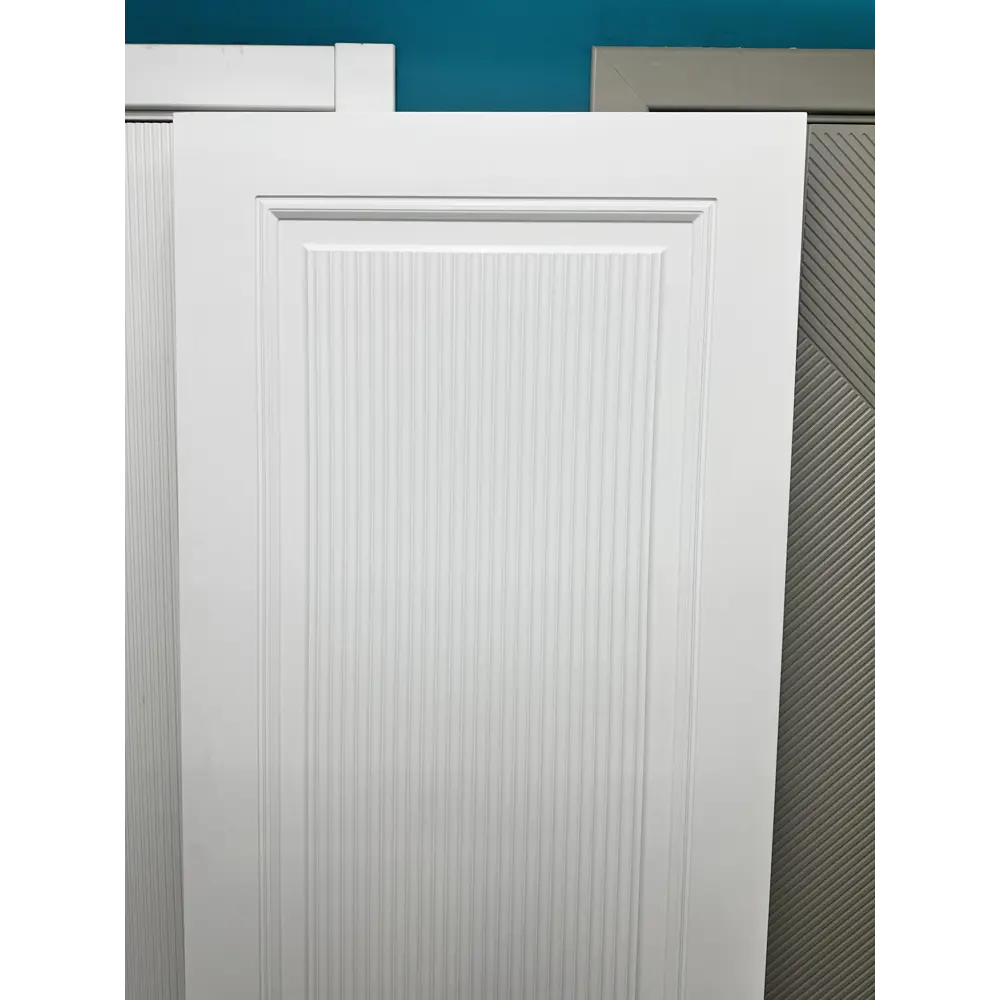 Фото 6 Комплект межкомнатной двери Wanmark Рим-1ф глухая 200x90см эмаль цвет белый с коробом и наличниками Фото 6 Комплект межкомнатной двери Wanmark Рим-1ф глухая 200x90см эмаль цвет белый с коробом и наличниками