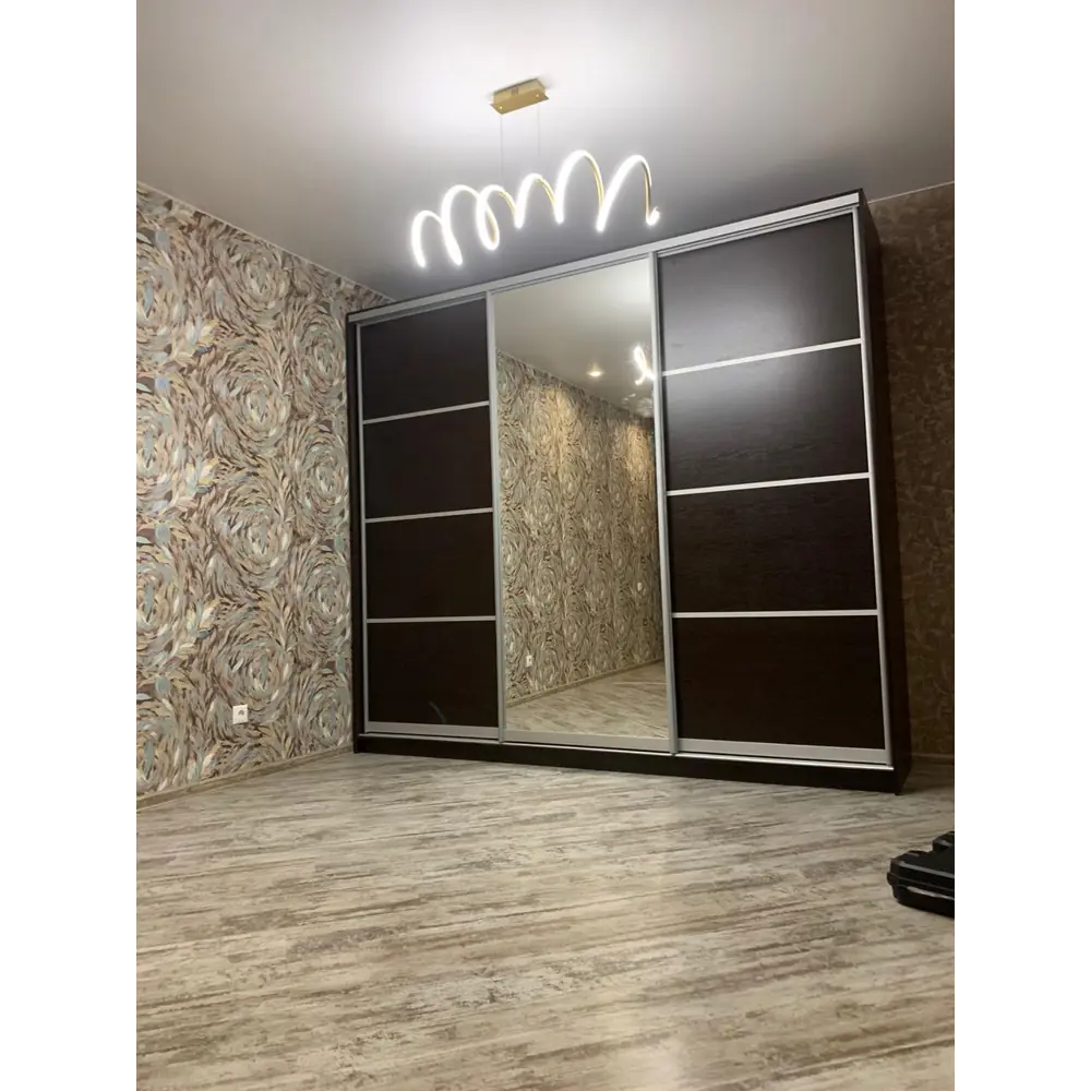 Фото 4 Шкаф-купе Клевер Атина с 3 дверями и зеркалом 240x220х45 см 9 полок ЛДСП цвет венге Фото 4 Шкаф-купе Клевер Атина с 3 дверями и зеркалом 240x220х45 см 9 полок ЛДСП цвет венге