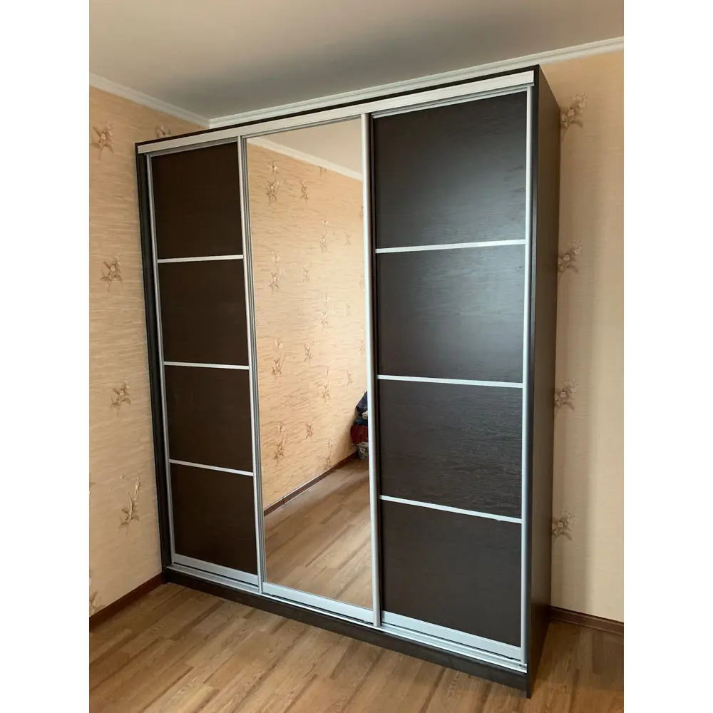 Фото 5 Шкаф-купе Клевер Атина с 3 дверями и зеркалом 240x270х45 см 9 полок ЛДСП цвет венге Фото 5 Шкаф-купе Клевер Атина с 3 дверями и зеркалом 240x270х45 см 9 полок ЛДСП цвет венге
