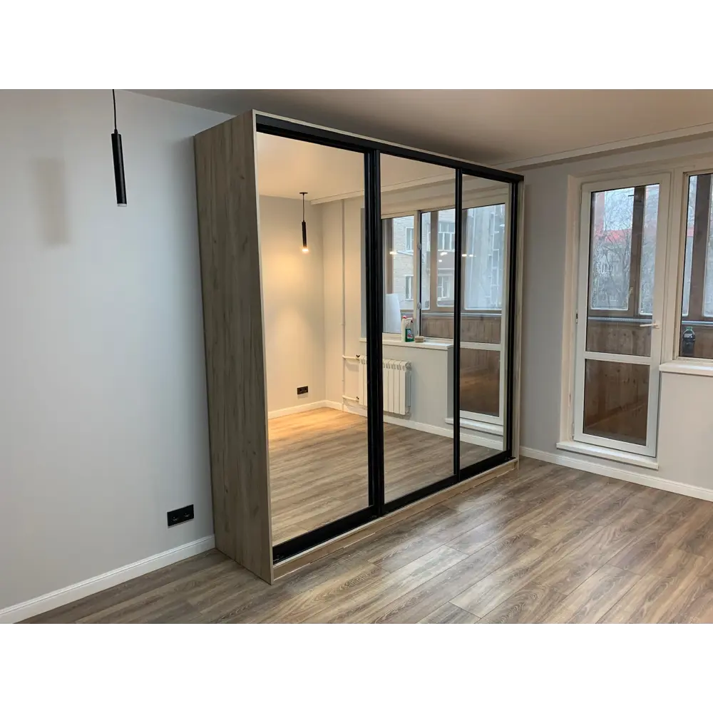 Фото 5 Шкаф-купе Клевер Атина с 3 дверями 240x250х45 см 9 полок ЛДСП цвет дуб крафт серый зеркальный Фото 5 Шкаф-купе Клевер Атина с 3 дверями 240x250х45 см 9 полок ЛДСП цвет дуб крафт серый зеркальный
