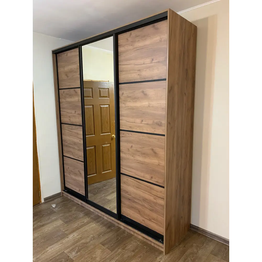 Фото 4 Шкаф-купе Клевер Атина с 3 дверями и зеркалом 240x230х45 см 9 полок ЛДСП цвет дуб крафт табак Фото 4 Шкаф-купе Клевер Атина с 3 дверями и зеркалом 240x230х45 см 9 полок ЛДСП цвет дуб крафт табак