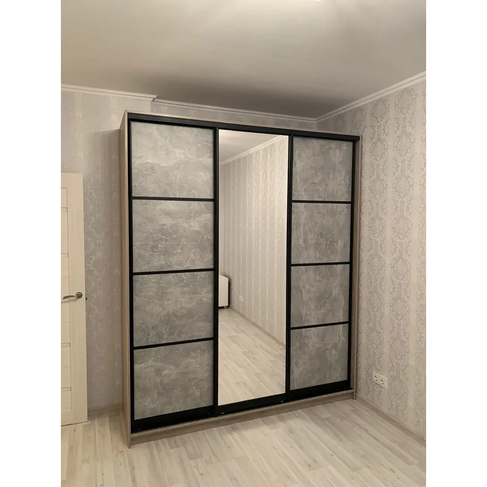 Фото 5 Шкаф-купе Клевер Атина с 3 дверями и зеркалом 240x240х58 см 9 полок ЛДСП цвет дуб крафт серый/бетон серый Фото 5 Шкаф-купе Клевер Атина с 3 дверями и зеркалом 240x240х58 см 9 полок ЛДСП цвет дуб крафт серый/бетон серый