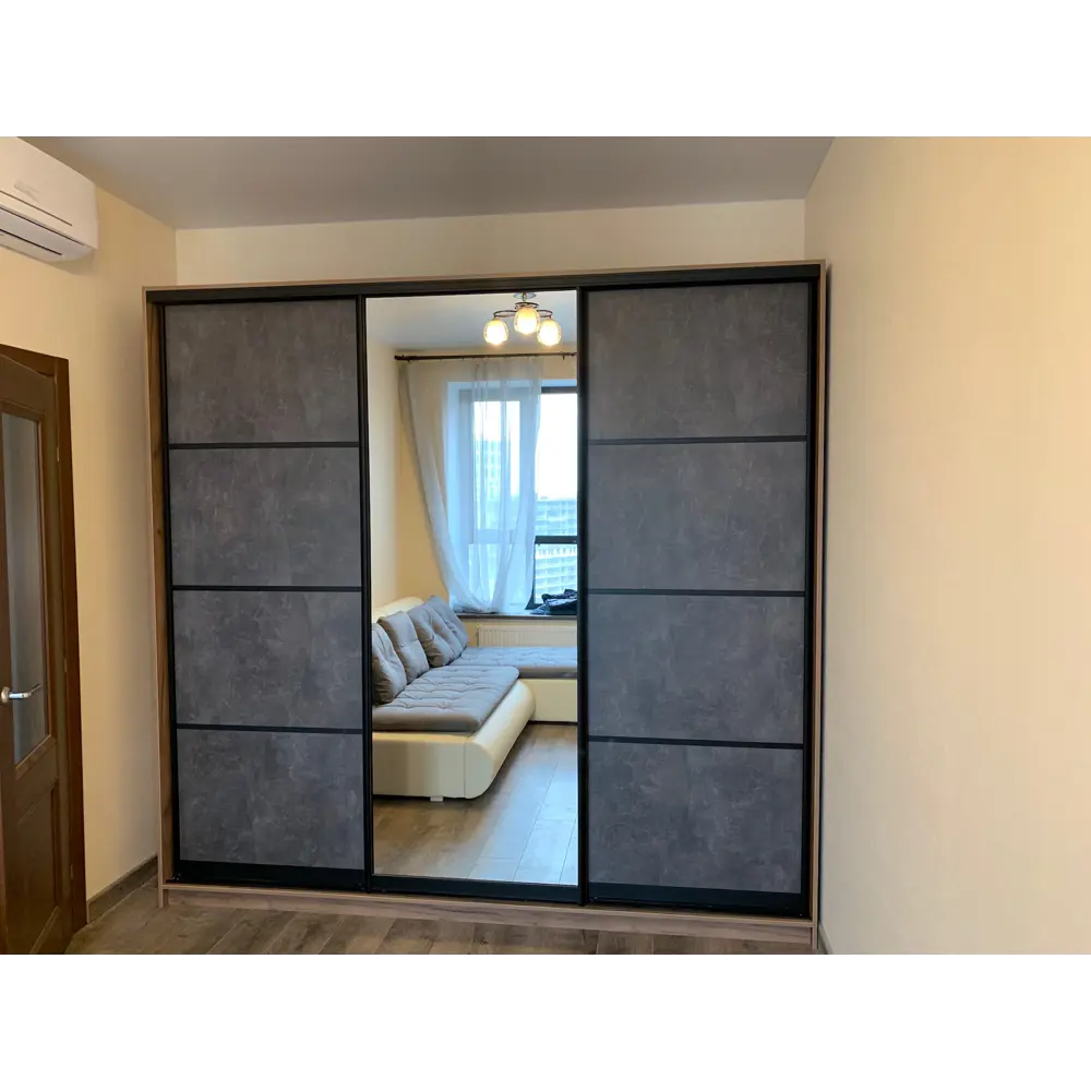 Фото 4 Шкаф-купе Клевер Атина с 3 дверями и зеркалом 240x210х45 см 9 полок ЛДСП цвет дуб крафт табак/бетон темный Фото 4 Шкаф-купе Клевер Атина с 3 дверями и зеркалом 240x210х45 см 9 полок ЛДСП цвет дуб крафт табак/бетон темный