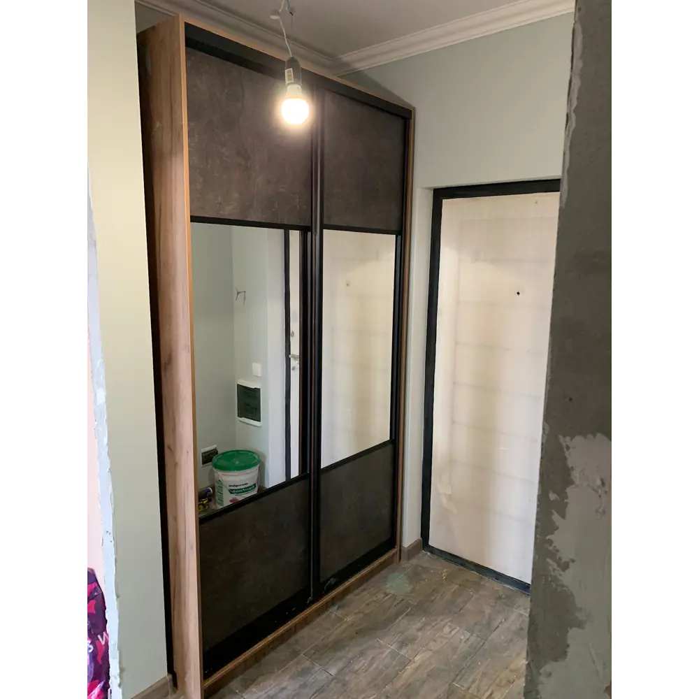 Фото 4 Шкаф-купе Клевер Атина с 2 дверями 240x170х65 см 6 полок ЛДСП цвет дуб крафт табак комбинированный/бетон темный Фото 4 Шкаф-купе Клевер Атина с 2 дверями 240x170х65 см 6 полок ЛДСП цвет дуб крафт табак комбинированный/бетон темный