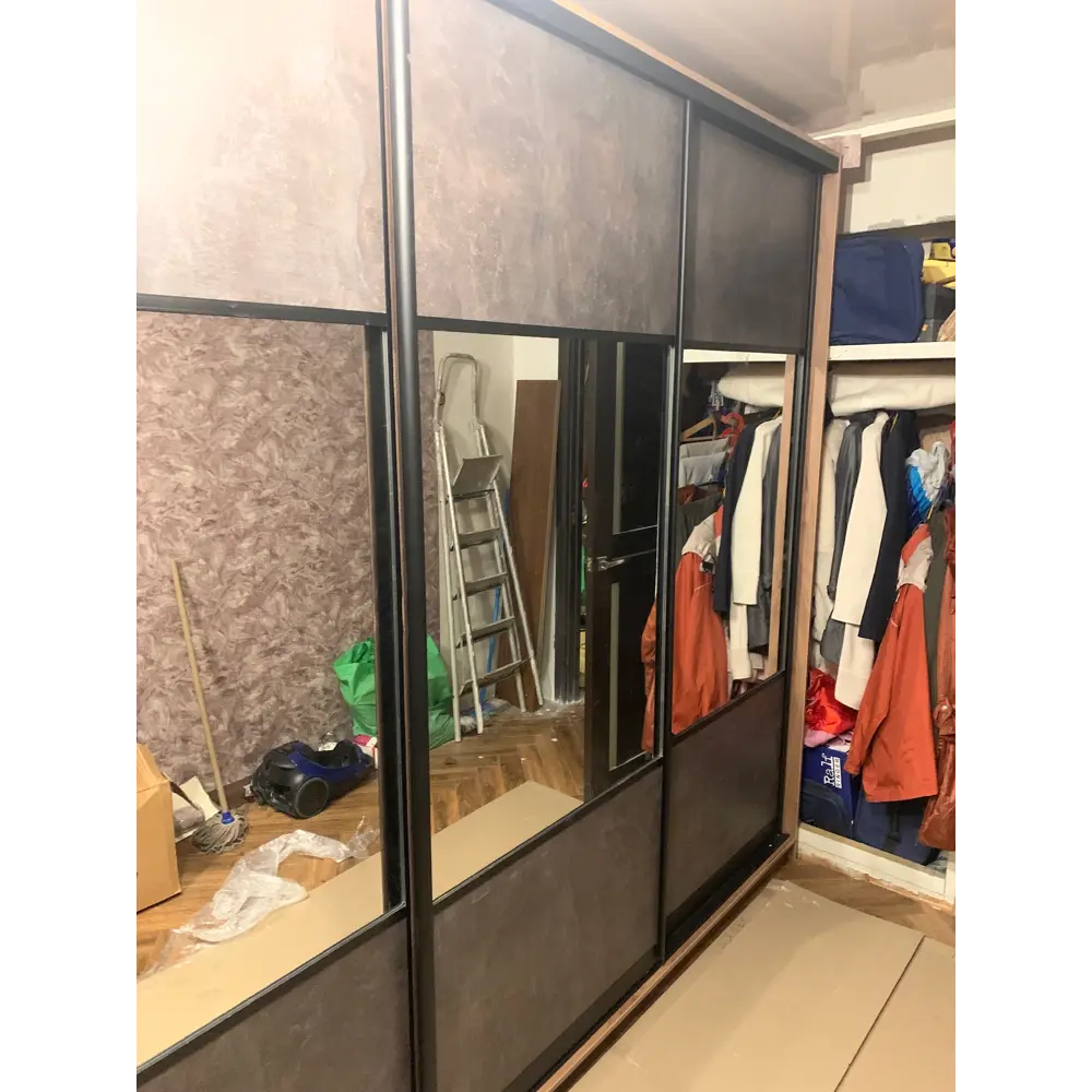 Фото 4 Шкаф-купе Клевер Атина с 3 дверями 240x240х45 см 9 полок ЛДСП цвет дуб крафт табак комбинированный/бетон темный Фото 4 Шкаф-купе Клевер Атина с 3 дверями 240x240х45 см 9 полок ЛДСП цвет дуб крафт табак комбинированный/бетон темный