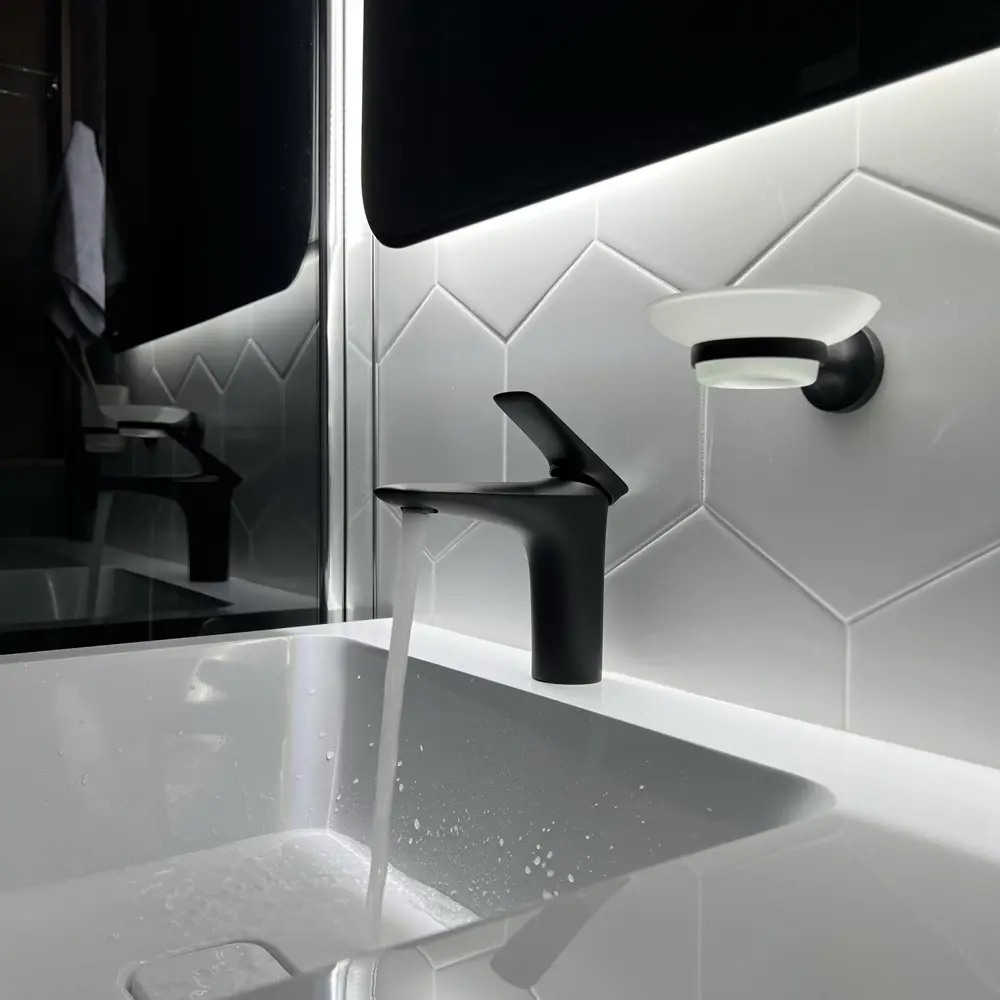 Фото 9 Смеситель для раковины Bond Cube B03-2188 однорычажный без донного клапана цвет черный матовый Фото 9 Смеситель для раковины Bond Cube B03-2188 однорычажный без донного клапана цвет черный матовый