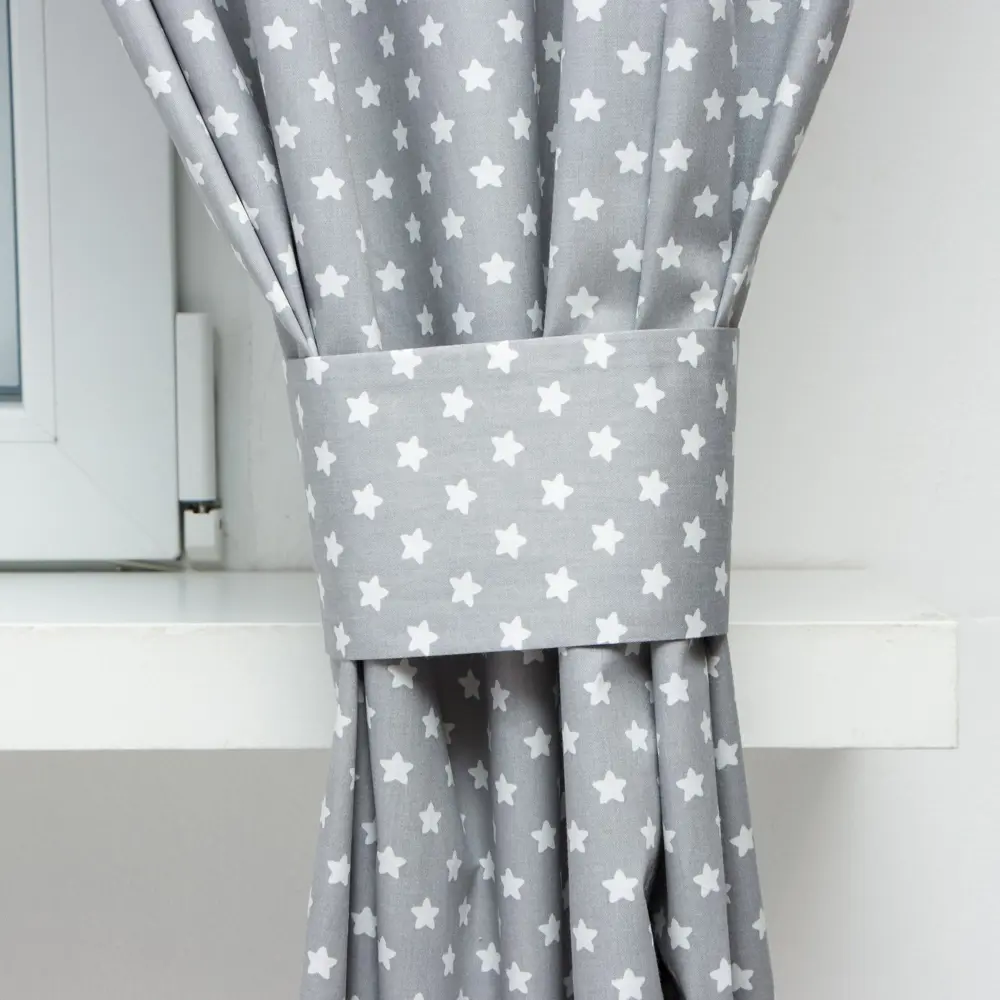 Фото 4 Комплект штор на шторной ленте для кухни Этель Звёзды 149x180 см цвет серый/серебристый Фото 4 Комплект штор на шторной ленте для кухни Этель Звёзды 149x180 см цвет серый/серебристый