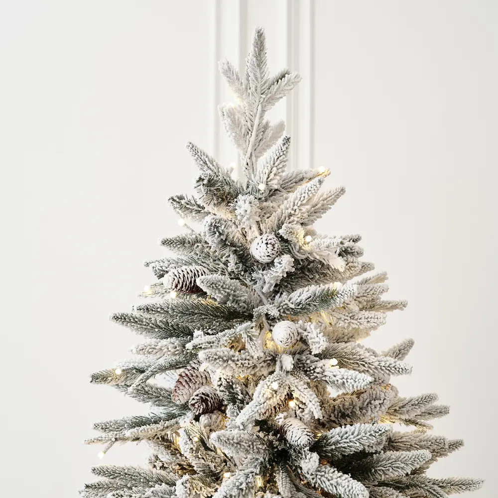 Фото 6 Ель новогодняя искусственная Binoshe Ile Grande LED 870 заснеженная с шишкой и подсветкой 270 см