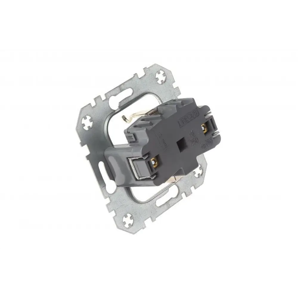 Фото 4 Розетка встраиваемая Liregus Epsilon 28-3113 с заземлением цвет шампань Фото 4 Розетка встраиваемая Liregus Epsilon 28-3113 с заземлением цвет шампань