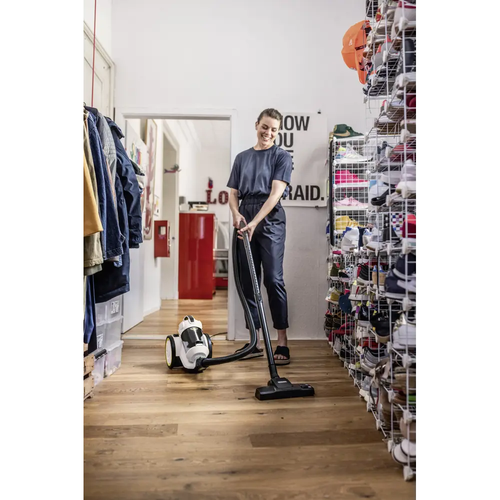 Фото 3 Пылесос с контейнером Karcher Vc 3 (erp) 700 Вт 0.9 л цвет белый Фото 3 Пылесос с контейнером Karcher Vc 3 (erp) 700 Вт 0.9 л цвет белый