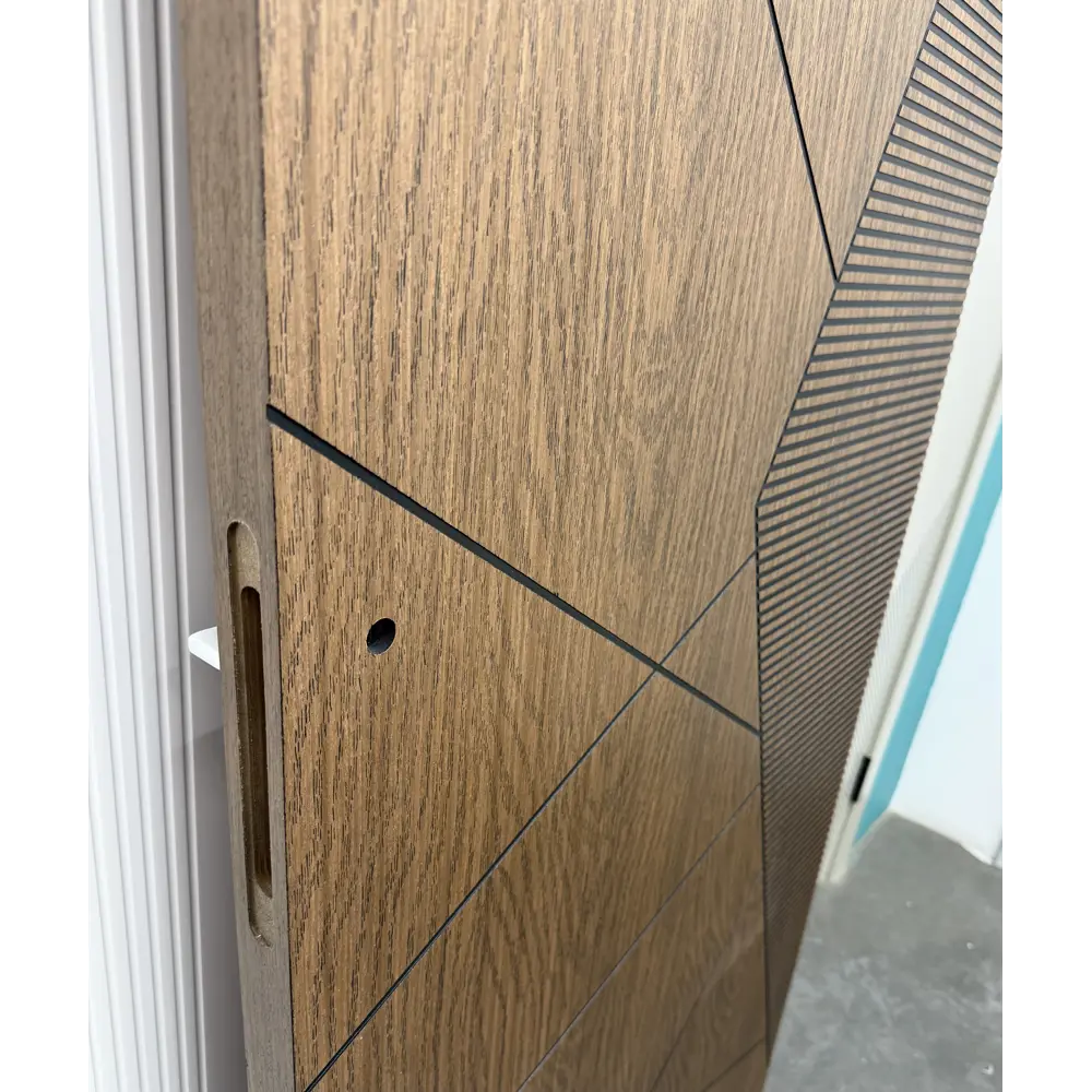 Фото 10 Дверь межкомнатная Wanmark Синди-2 глухая 80х200см шпон цвет коричневый с врезкой с замком и петлями Фото 10 Дверь межкомнатная Wanmark Синди-2 глухая 80х200см шпон цвет коричневый с врезкой с замком и петлями