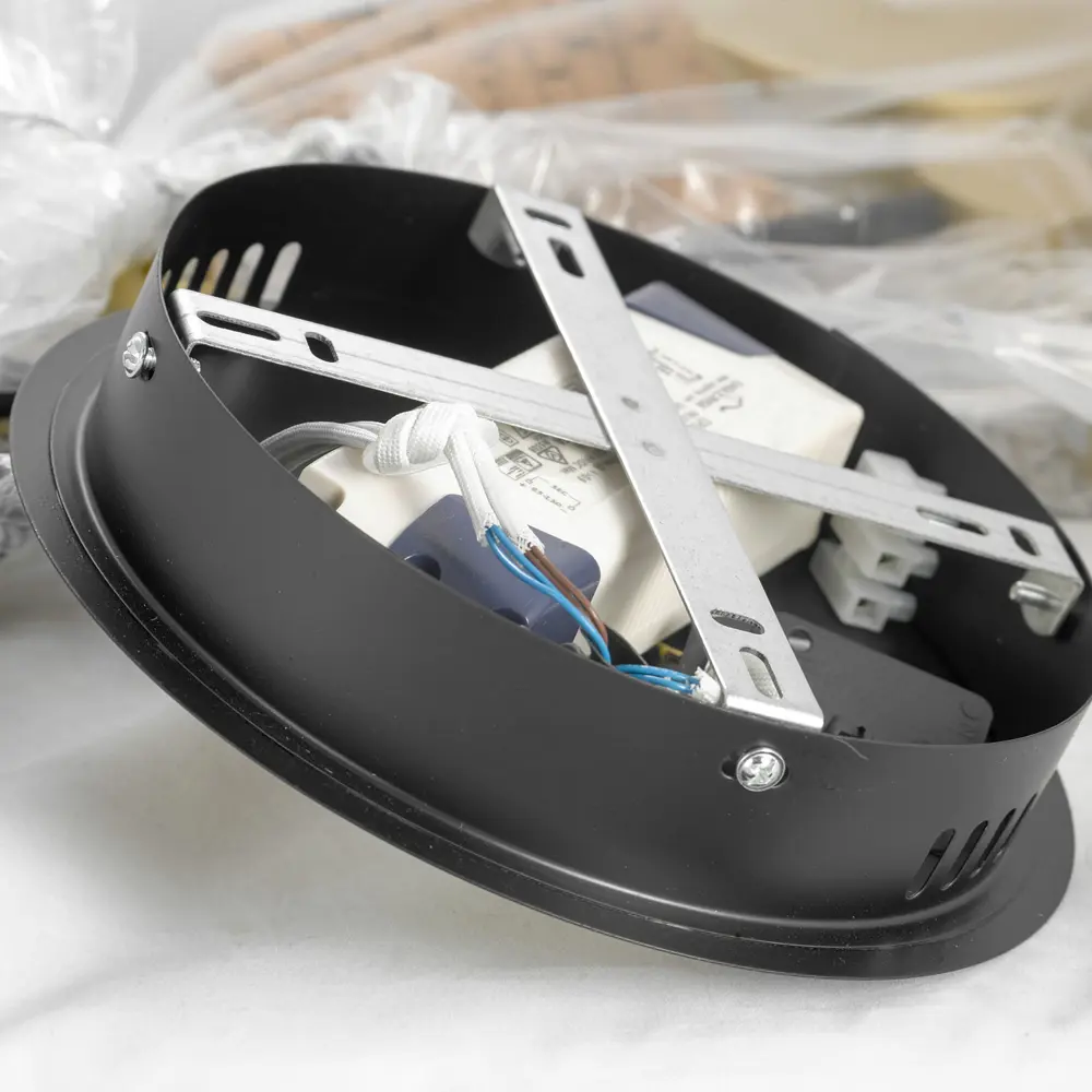 Фото 6 Люстра потолочная светодиодная Люссоле Ingersoll Sy3348 18 м² теплый белый (желтый) свет цвет золото