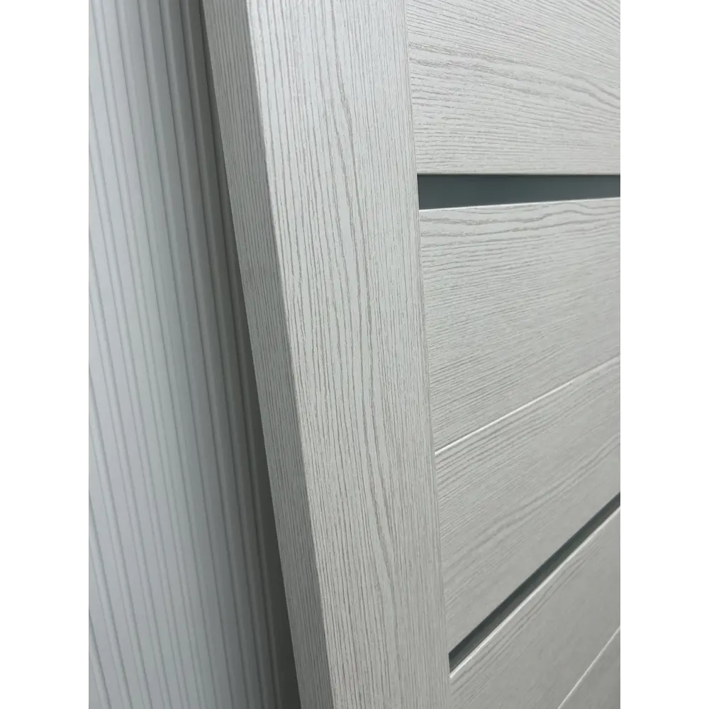 Фото 4 Комплект межкомнатной двери Wanmark Квадро-05 остеклённая 200x70см ПВХ цвет белый с коробом и наличниками