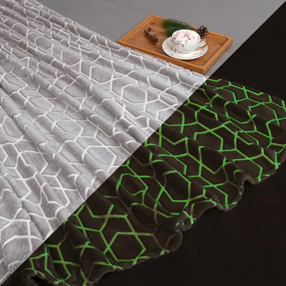 Фото Плед Этель светящийся в темноте 7880900, 150x200 см, флис, серый Фото Плед Этель светящийся в темноте 7880900, 150x200 см, флис, серый