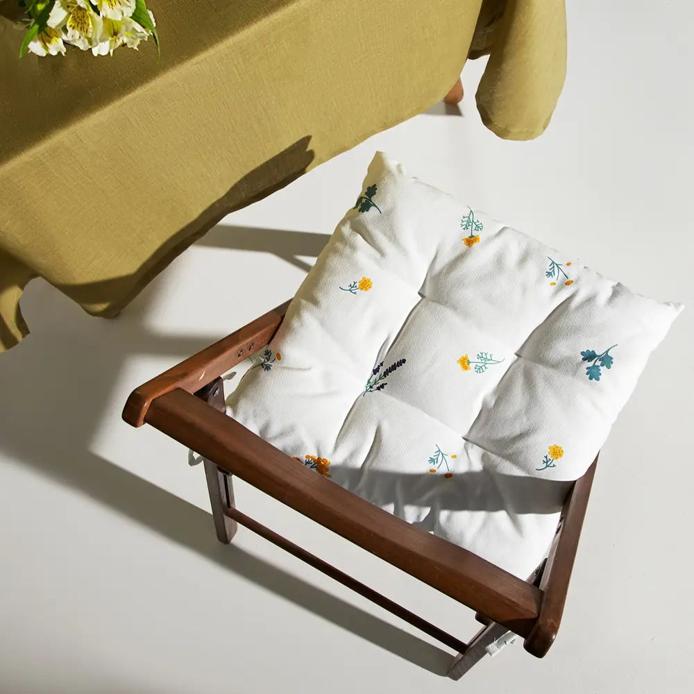 Фото 3 Подушка для стула Этель Полевые цветочки 42x42 см белый Фото 3 Подушка для стула Этель Полевые цветочки 42x42 см белый