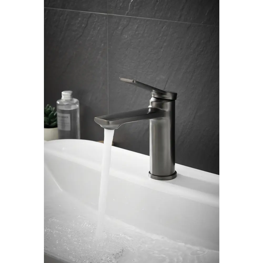 Фото 7 Смеситель для раковины Belz B10572-3 однорычажный цвет матовая сталь Фото 7 Смеситель для раковины Belz B10572-3 однорычажный цвет матовая сталь