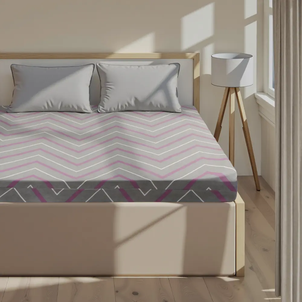 Фото Простыня Этель Сиренево-серые зигзаги 180x214 см хлопок на резинке цвет бежевый Фото Простыня Этель Сиренево-серые зигзаги 180x214 см хлопок на резинке цвет бежевый