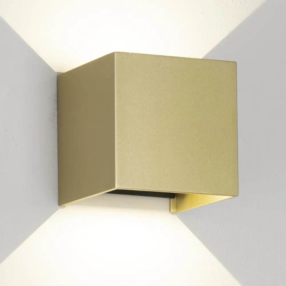 Фото 2 Светильник уличный настенный светодиодный Mantra Davos Mn_9226 12 Вт IP54 цвет жёлтый/золотой Фото 2 Светильник уличный настенный светодиодный Mantra Davos Mn_9226 12 Вт IP54 цвет жёлтый/золотой