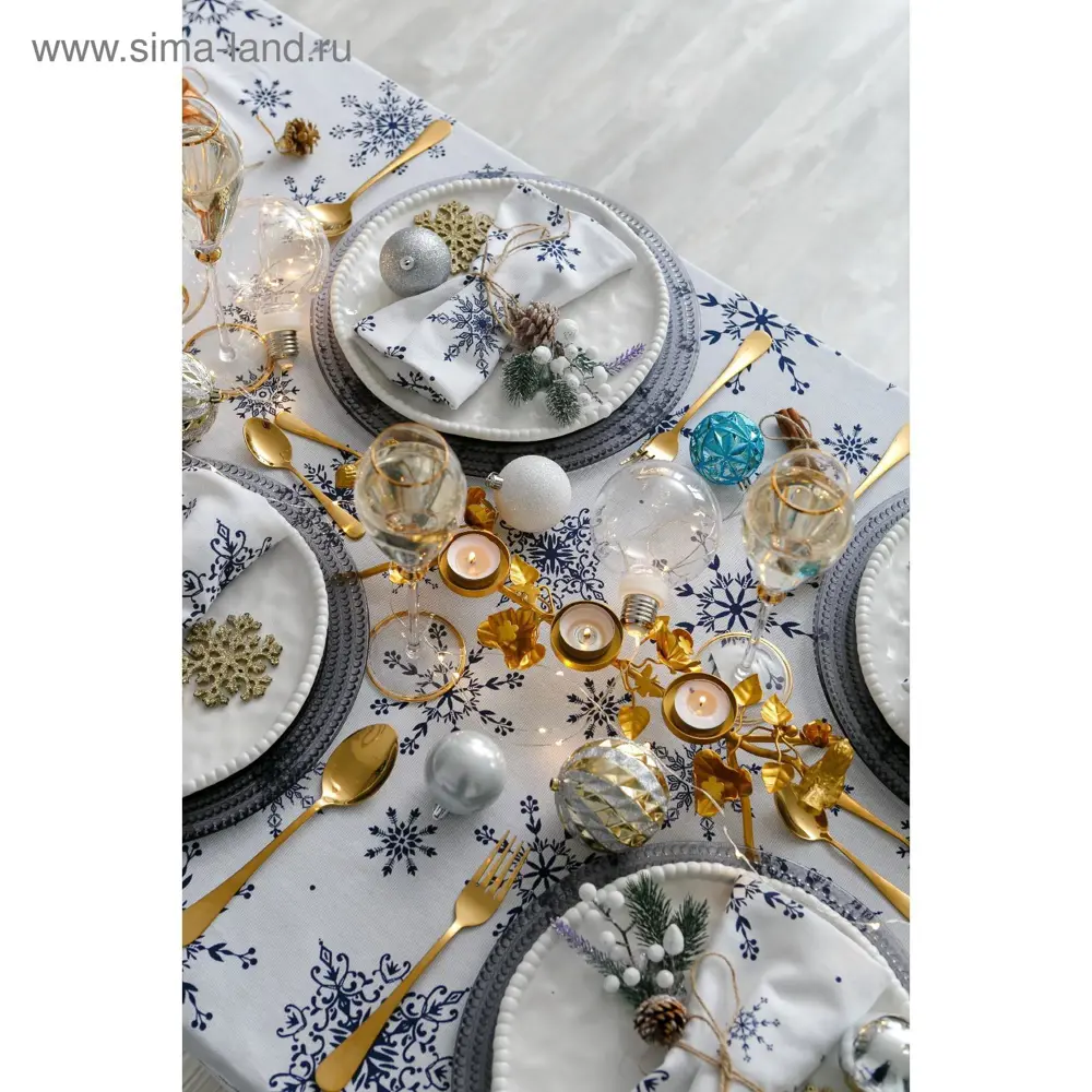 Фото 3 Скатерть на стол Доляна Синие снежинки круглая 220x146 см цвет разноцветный