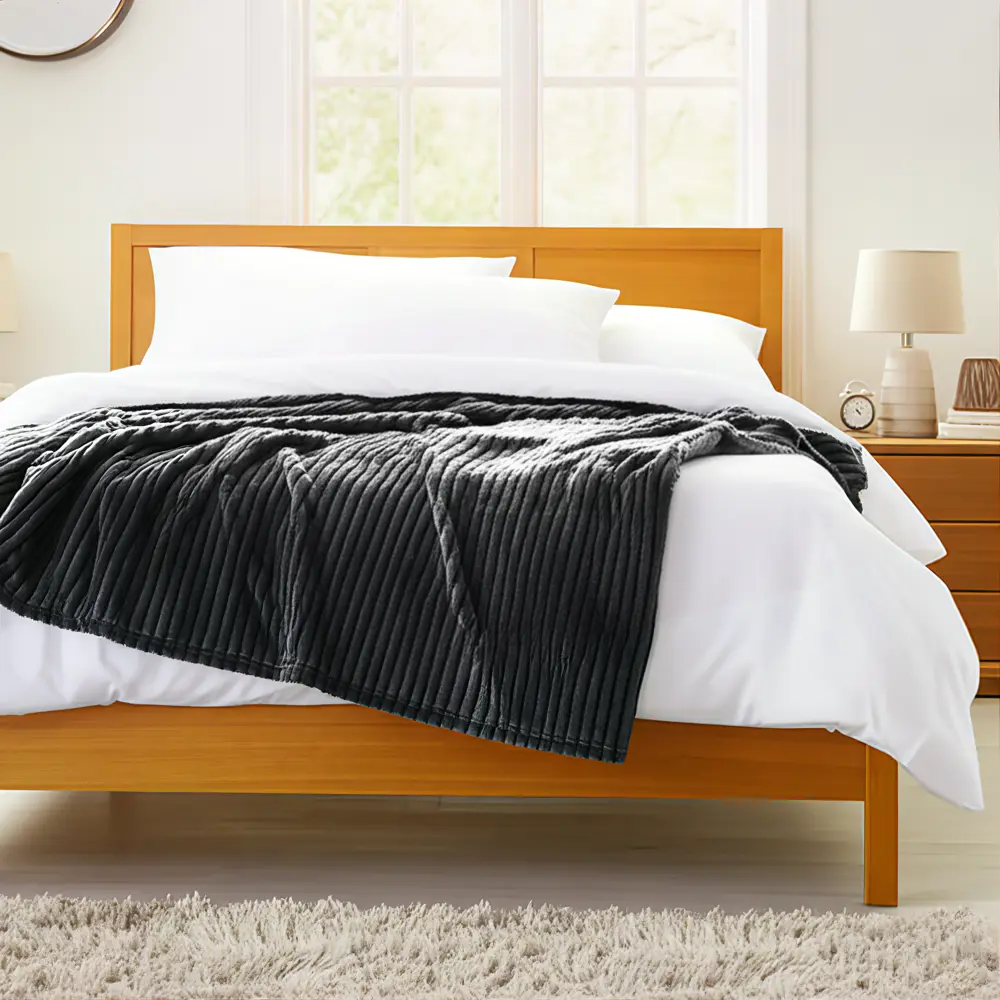 Фото 11 Плед Line 150x200 см велсофт цвет графит Paris 2 Фото 11 Плед Line 150x200 см велсофт цвет графит Paris 2