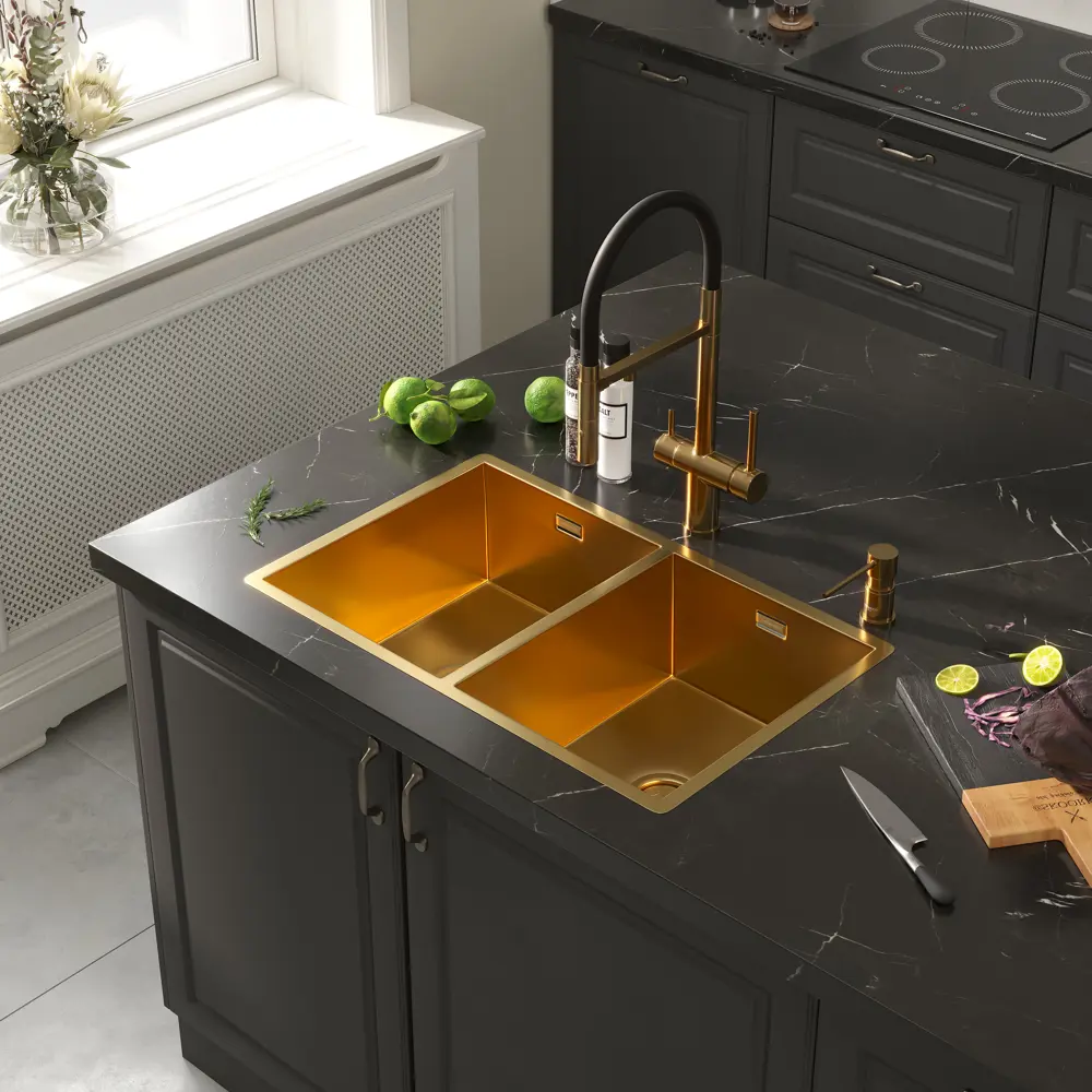 Фото 3 Смеситель Reflexion Lago RX9901GD для кухни с подключением к фильтру гибкий излив брашированное золото