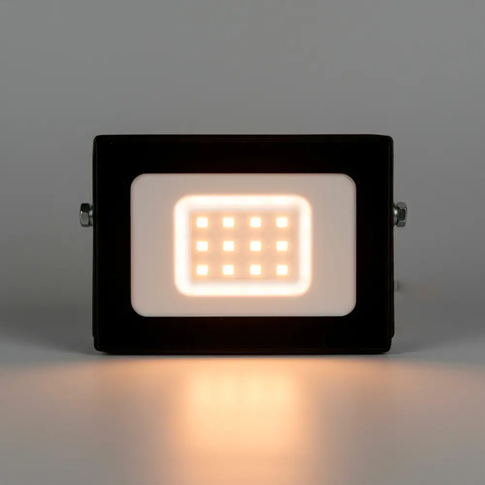 Фото 2 Прожектор светодиодный уличный Volpe 20 Вт IP65 теплый белый свет Фото 2 Прожектор светодиодный уличный Volpe 20 Вт IP65 теплый белый свет