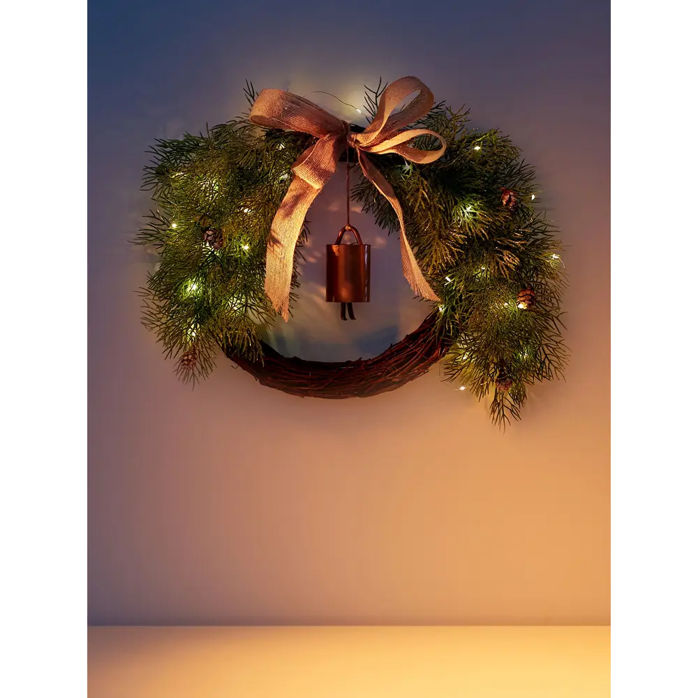 Фото Декоративный венок Luazon Lighting 10875981 Ель с колокольчиком d55 см теплый белый