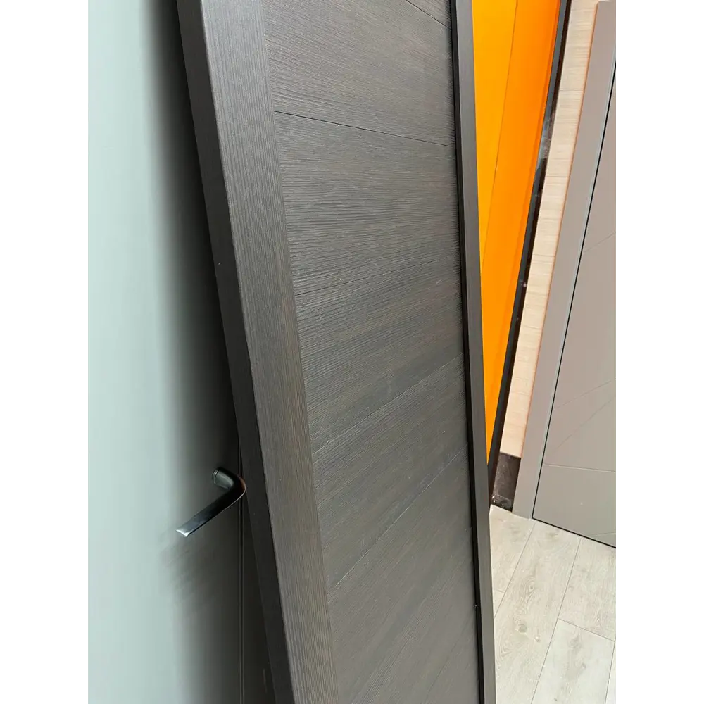 Фото 8 Комплект межкомнатной двери Uberture Модерн 10005 глухая 90x200см ПВХ цвет каштан с коробом и наличниками фурнитура CP Фото 8 Комплект межкомнатной двери Uberture Модерн 10005 глухая 90x200см ПВХ цвет каштан с коробом и наличниками фурнитура CP