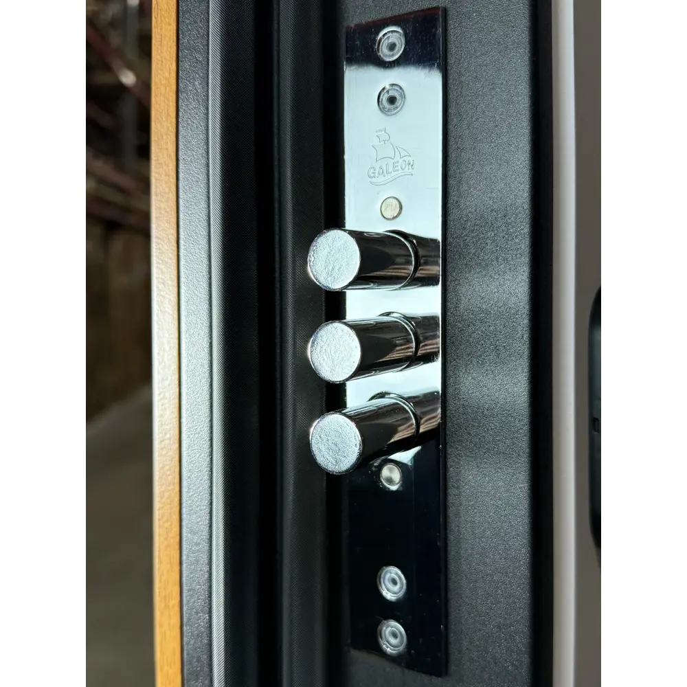 Фото 6 Входная дверь Foreman Good 4 левый 205x86см цвет орех гварнери/velluto bianco Фото 6 Входная дверь Foreman Good 4 левый 205x86см цвет орех гварнери/velluto bianco