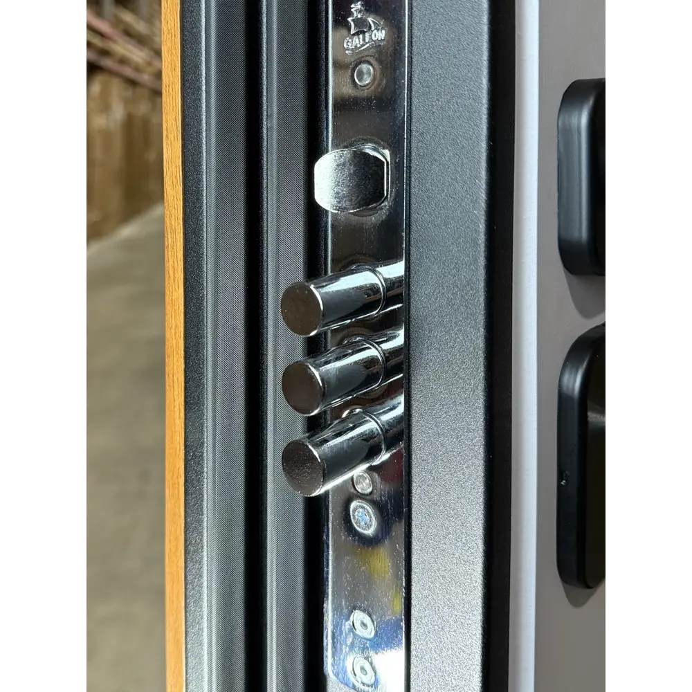 Фото 5 Входная дверь Foreman Good 4 правый 205x86см цвет орех гварнери/velluto bianco Фото 5 Входная дверь Foreman Good 4 правый 205x86см цвет орех гварнери/velluto bianco