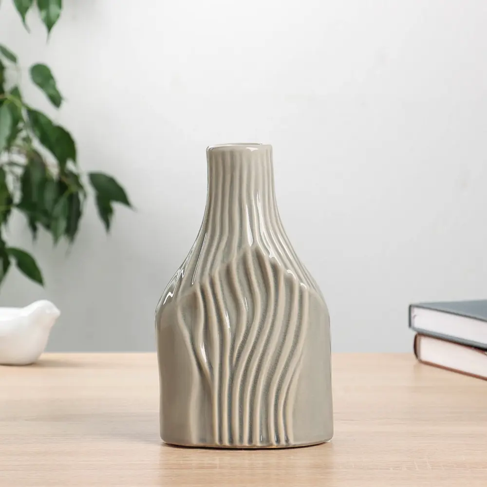 Фото Ваза Сима-ленд Аурора керамика цвет серый / серебристый 9 см Фото Ваза Сима-ленд Аурора керамика цвет серый / серебристый 9 см