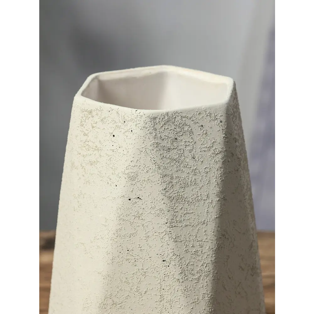 Фото 4 Ваза Сима-ленд Бэрри грани керамика цвет белый 21 см
