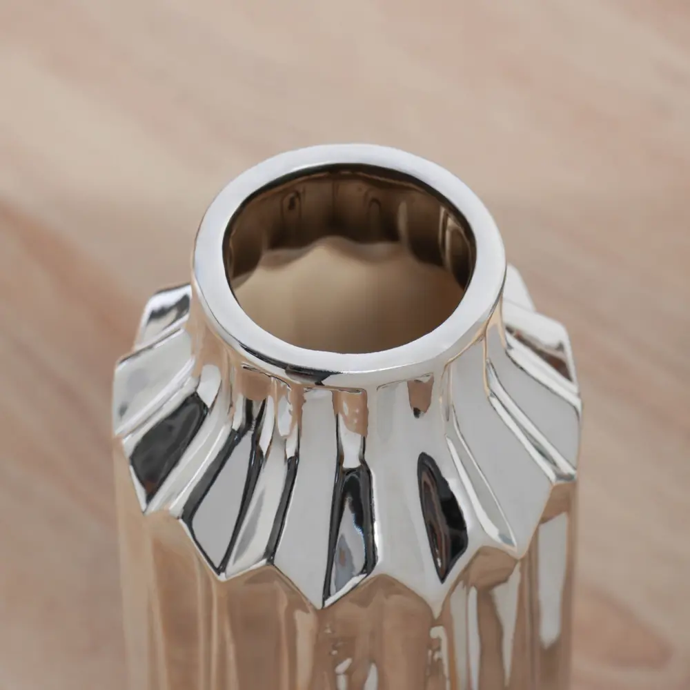 Фото 2 Ваза Сима-ленд Дарио прямая керамика цвет серый / серебристый 24 см Фото 2 Ваза Сима-ленд Дарио прямая керамика цвет серый / серебристый 24 см