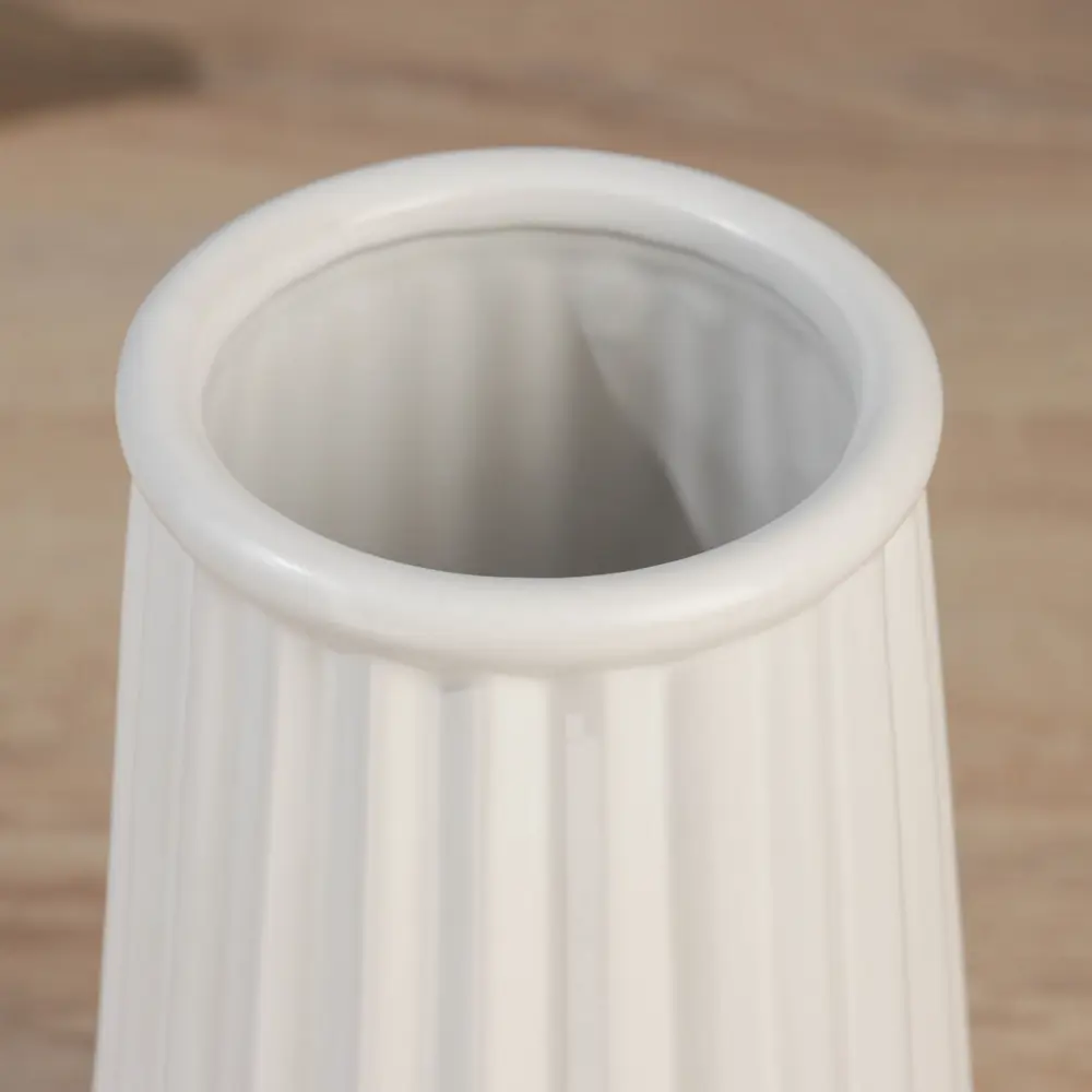 Фото 2 Ваза Сима-ленд Лестер керамика цвет белый 12 см