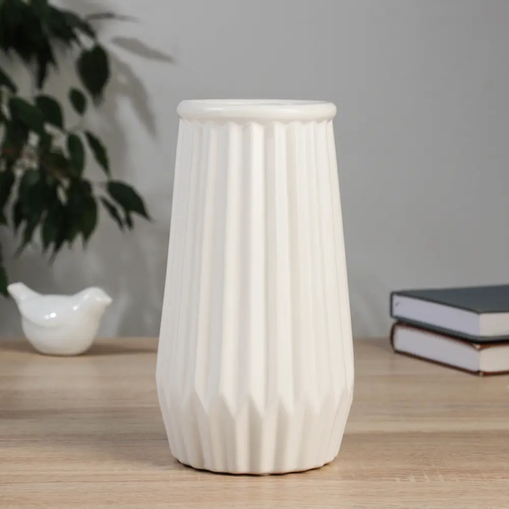 Фото Ваза Сима-ленд Лестер керамика цвет белый 12 см