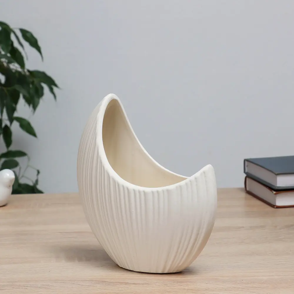 Фото 2 Ваза Take it easy Полумесяц керамика цвет бежевый 20.5 см Фото 2 Ваза Take it easy Полумесяц керамика цвет бежевый 20.5 см